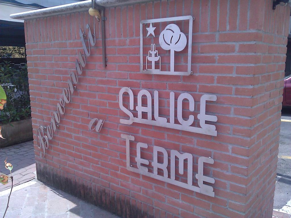 Bilocale Salice Terme Apartamento Exterior foto